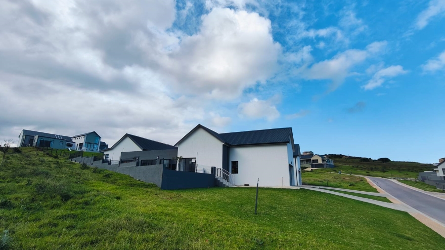 4 Bedroom Property for Sale in Outeniquasbosch Western Cape